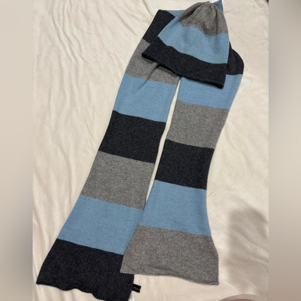 Holt Renfrew Hat and Scarf set